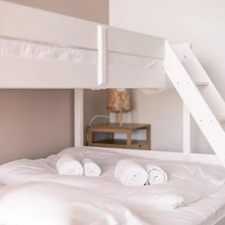 Huswell - Modern New With Pool Access And Parking Appartement *