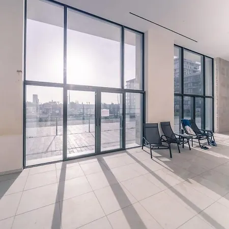 Huswell - Modern New With Pool Access And Parking Appartement *
