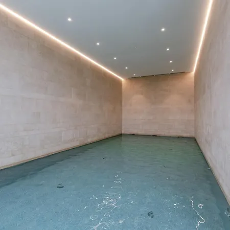 Appartement Huswell - Modern New With Pool Access And Parking