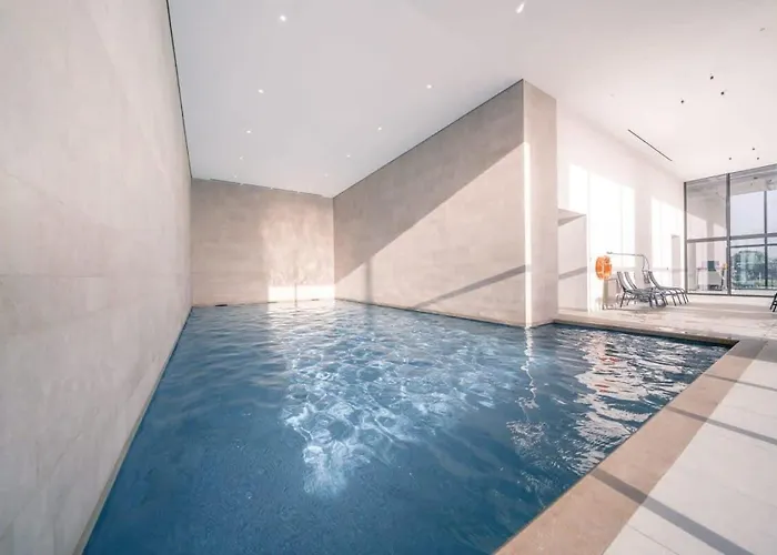 Daire Casiola - Modern New With Pool Access And Parking *