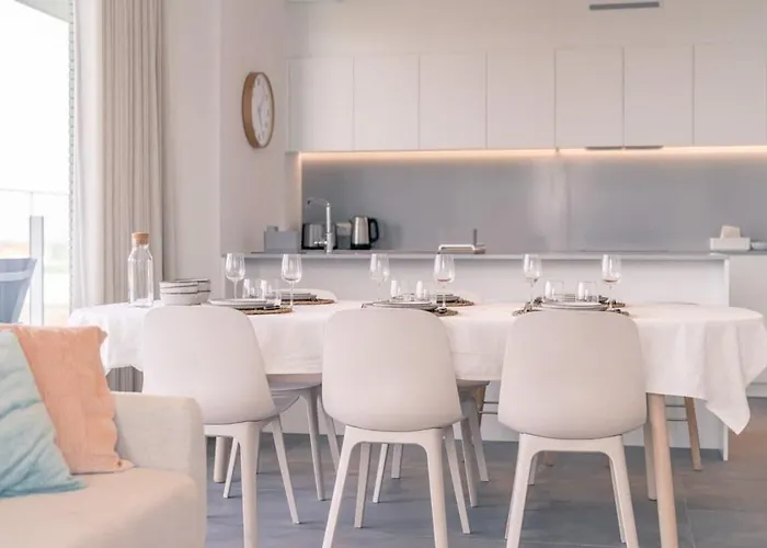 Daire Casiola - Modern New With Pool Access And Parking