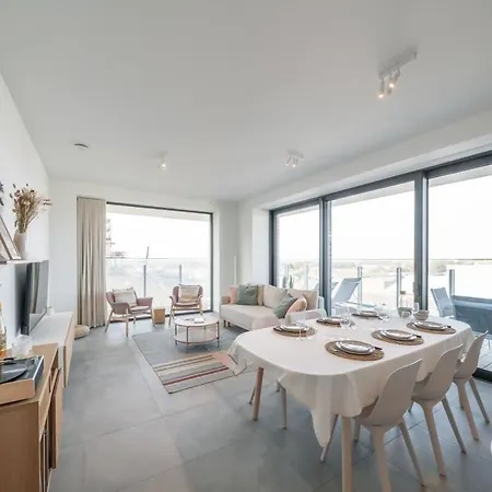 Casiola - Modern New With Pool Access And Parking *
