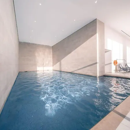 Апартаменты Casiola - Modern New With Pool Access And Parking *