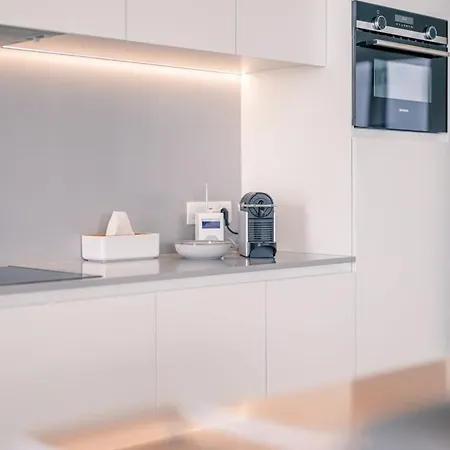 Casiola - Modern New With Pool Access And Parking