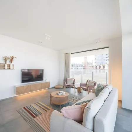 Casiola - Modern New With Pool Access And Parking Διαμέρισμα