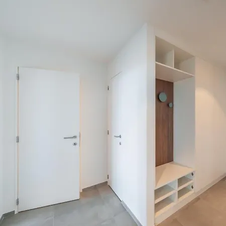 Casiola - Modern New With Pool Access And Parking Οστένδη