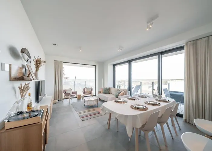 Casiola - Modern New With Pool Access And Parking *