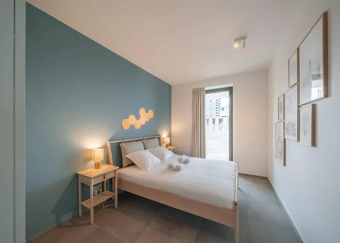 Casiola - Modern New With Pool Access And Parking